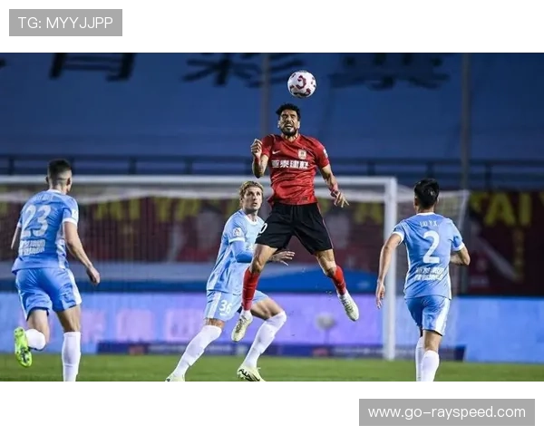 泰山对阵亚泰，对方门将失误成比赛转折点